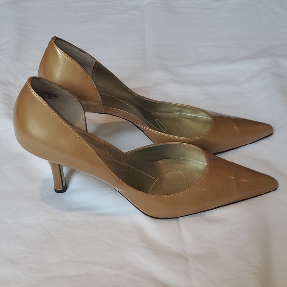 Gold heels - Picture 2 of 3